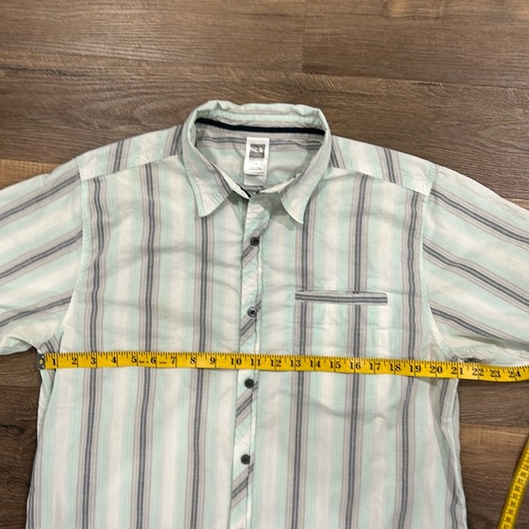 The North Face Mens Short Sleeve Button Up Shirt Striped green/gray w/pocket - Picture 9 of 14